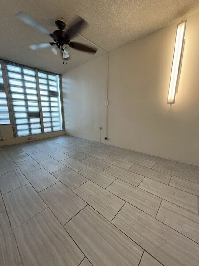 Building Photo - 2 bedroom, 1 bath, 1 parking for $1850/month!