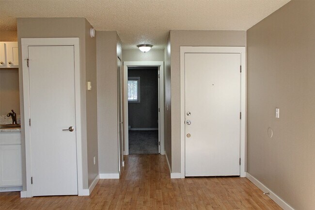 Interior Photo - yanke01