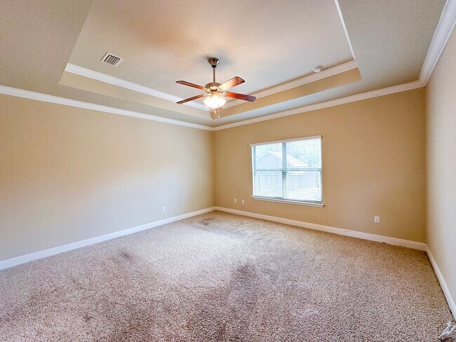 Building Photo - Well maintained 4 bedroom home with 2 car garage