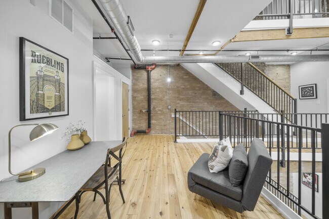 Building Photo - 122 W Elder St