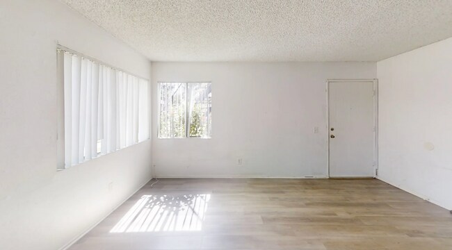 Building Photo - 14702 Plaza Dr
