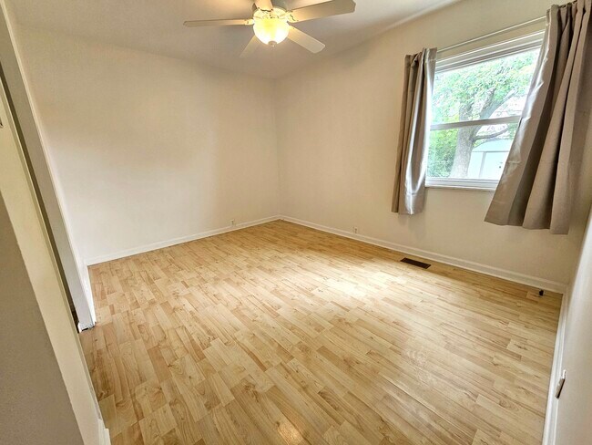 Building Photo - 302 Healy Ave