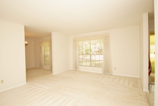 Building Photo - 18 Sherwood Rd NW