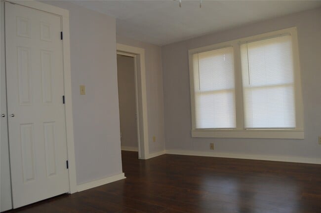 Building Photo - 110 Cedar St