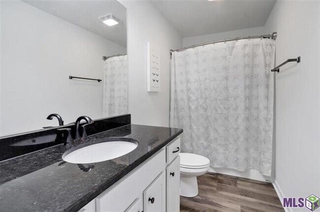 Building Photo - 4 Bedroom Home in Hunters Trace