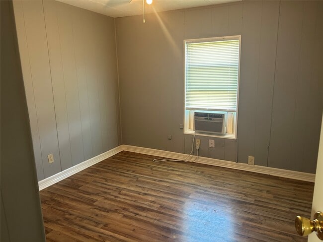 Building Photo - 4710 Dickey Ln