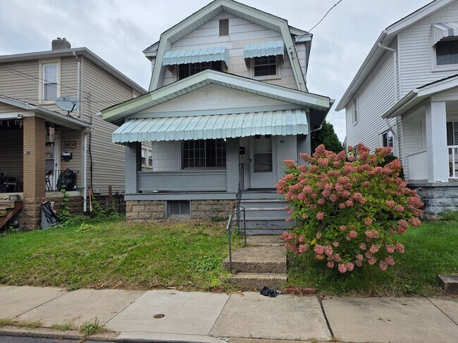 Building Photo - 420 Albert St