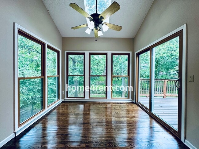 Building Photo - Blue Valley Schools, Granite Counters, Fin...