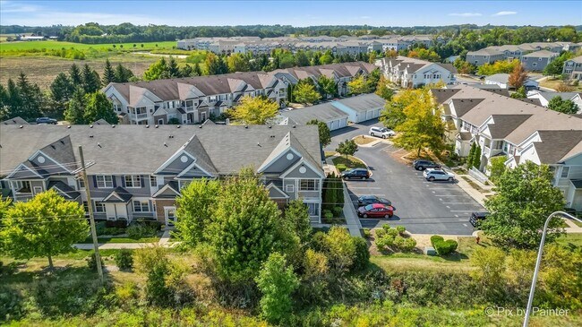 Building Photo - 2215 Aurora Dr