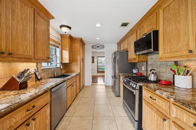 Building Photo - 9819 Edgecove Dr