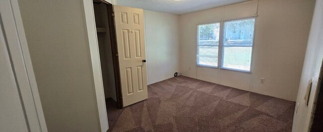 Building Photo - 400 Reneau St