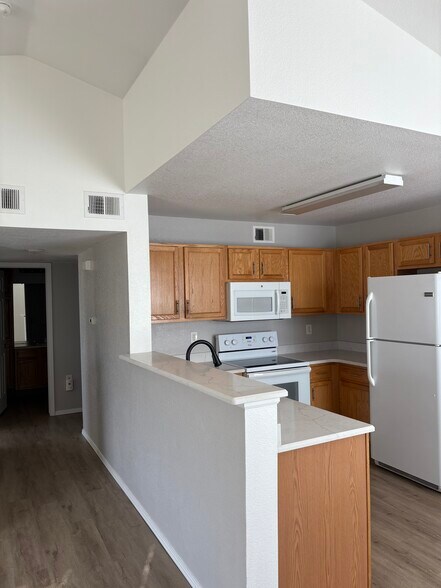 Building Photo - 3002 W Elizabeth St