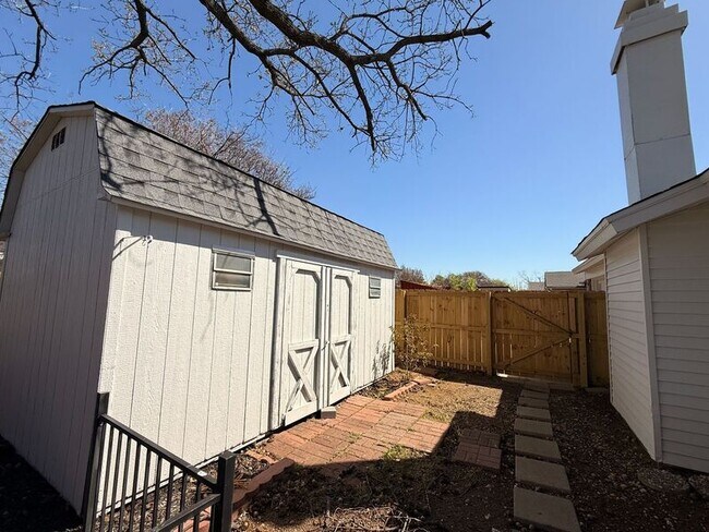 Building Photo - 1255 Valencia Ln