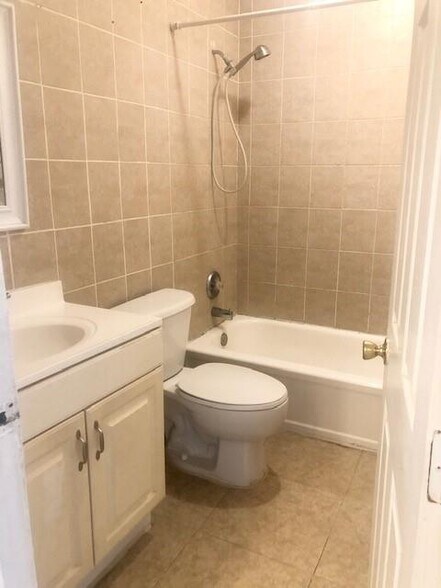 Building Photo - 4672 NW 9th Dr