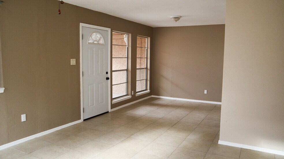 Building Photo - 11322 Lake Nemi Dr