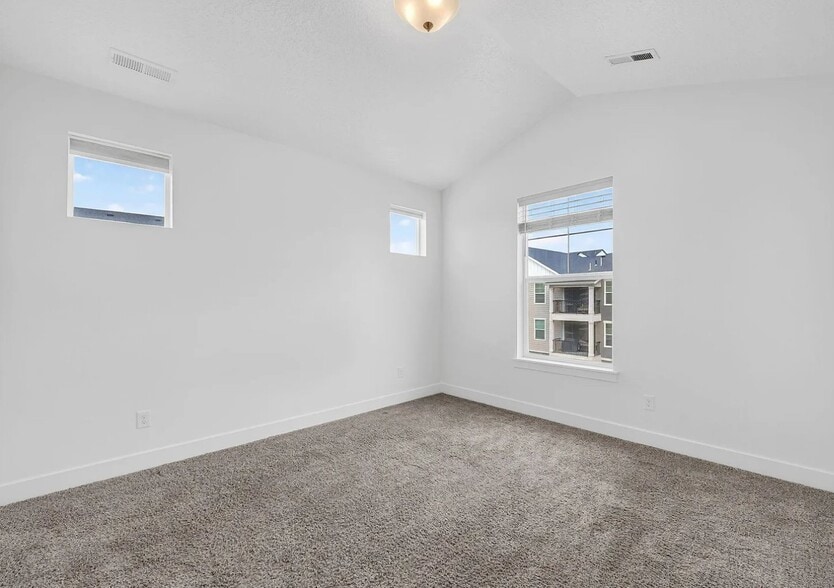 Building Photo - 1807 W Eaglewood Dr