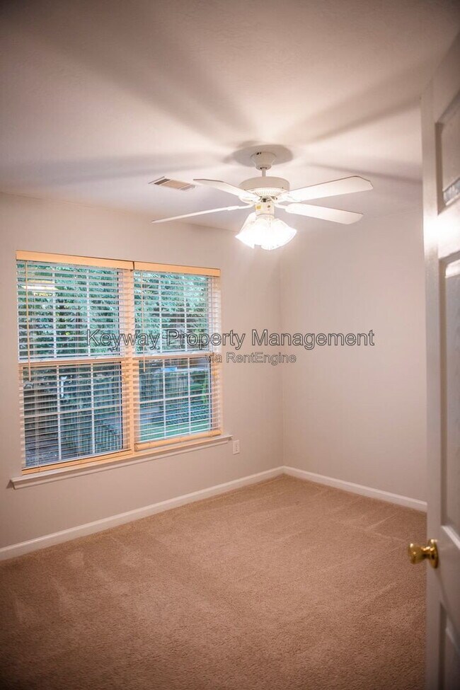 Building Photo - 242 Stonington Dr