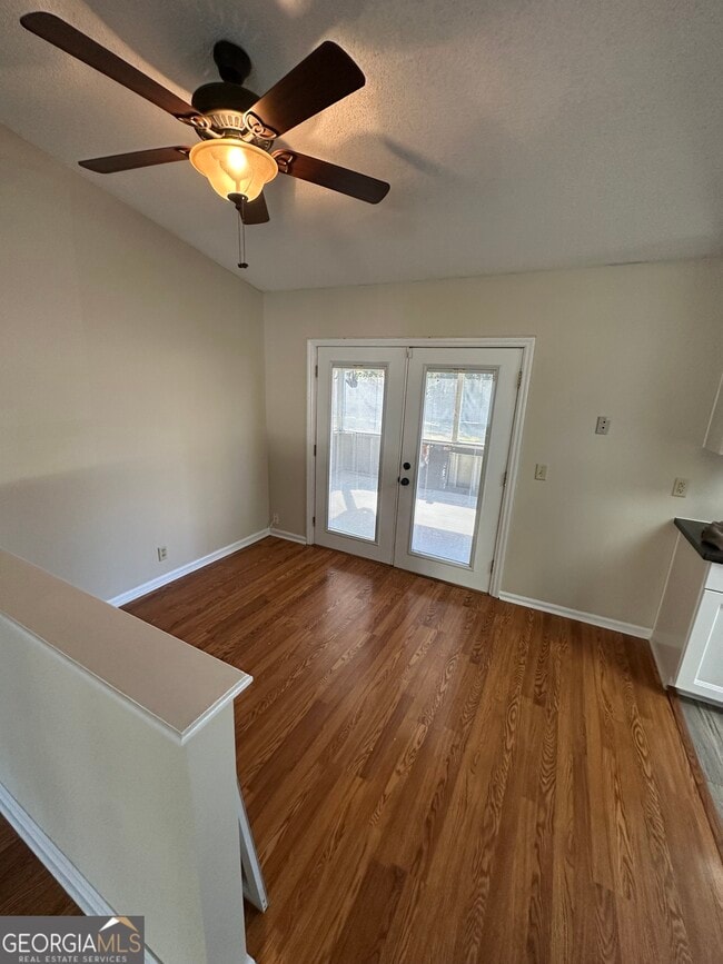 Building Photo - 205 Woodlawn Dr