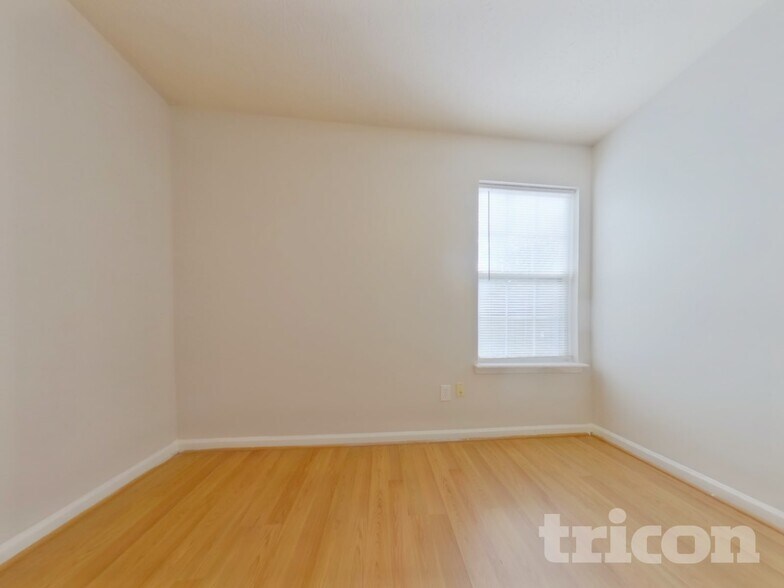 Building Photo - 3020 Lake Park Ct