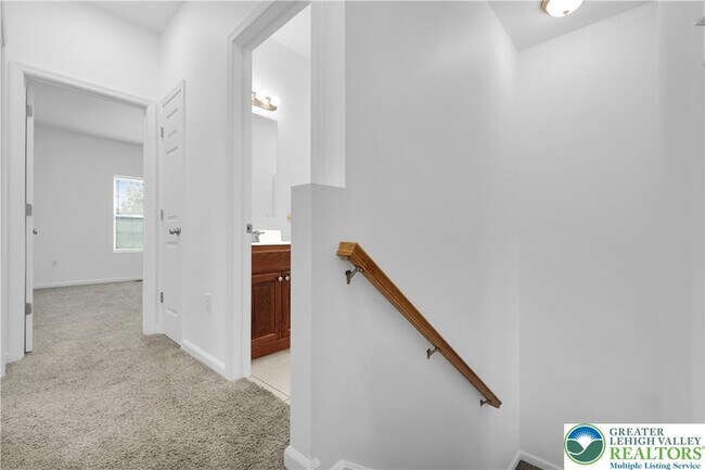 Building Photo - 835 16th Ave