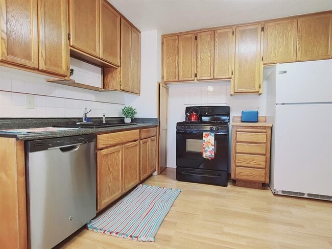 Building Photo - 3512 N Holman Ct