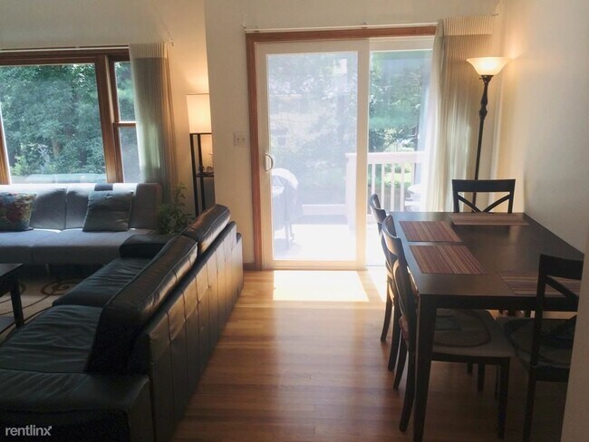 Building Photo - 2 br, 2.5 bath Townhome - 6 Tisdale Dr # 6