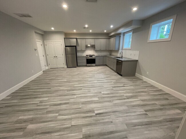 Building Photo - All new modern one bedroom with parking