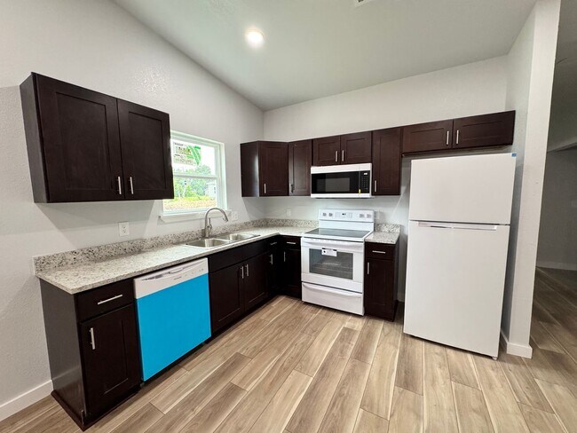 Building Photo - 6318 N Boulder Ave
