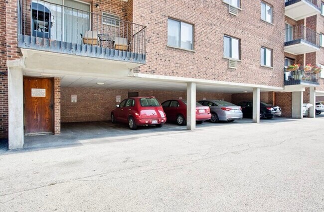 Building Photo - 205 W Miner St
