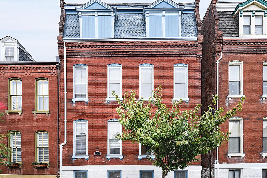 Building Photo - 2205 S 11th St