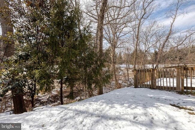 Building Photo - 38 Tudor Ct