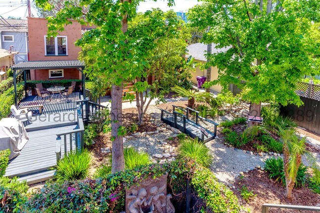 Building Photo - 3034 E Vista