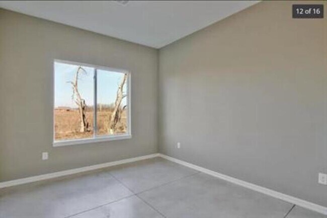 Building Photo - 4863 N Hillside Ct