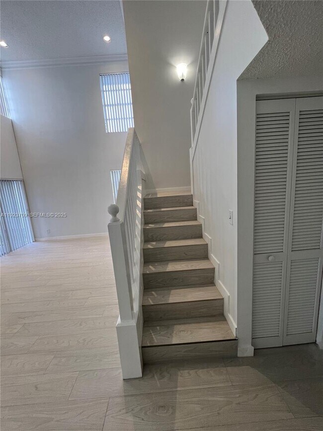 Building Photo - 6124 SW 149th Ave