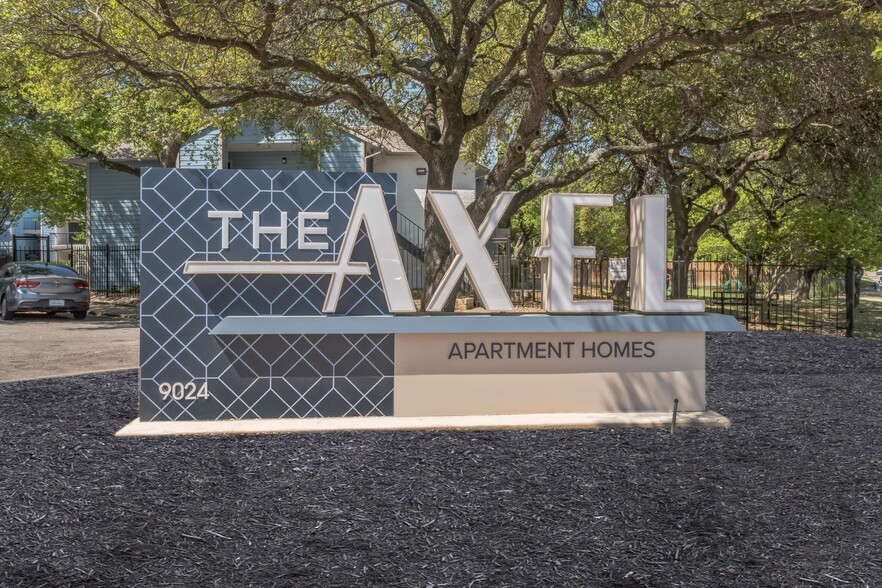 Primary Photo - The Axel