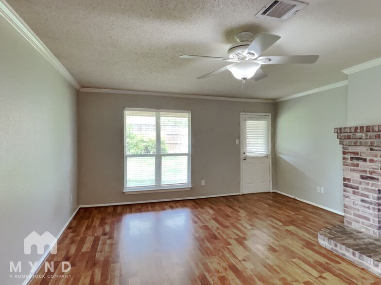 Building Photo - 9816 Coolidge Dr