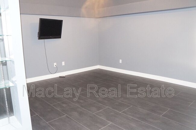 Building Photo - 5756 W Del Rio St