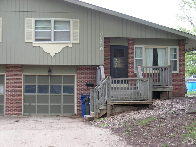 Building Photo - 3220 Cardinal Dr