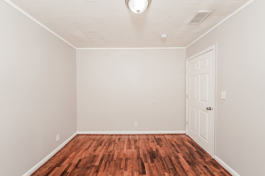 Building Photo - 711 Sunny Ln Dr NE