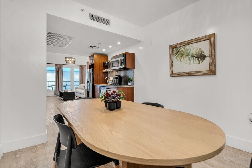 Building Photo - 1036 Ocean Dr