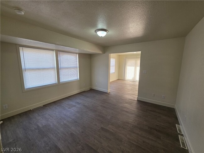 Building Photo - 1590 Mustang Dr