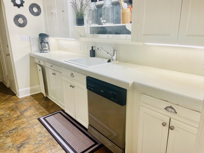 Building Photo - 3115 NE Schuyler St