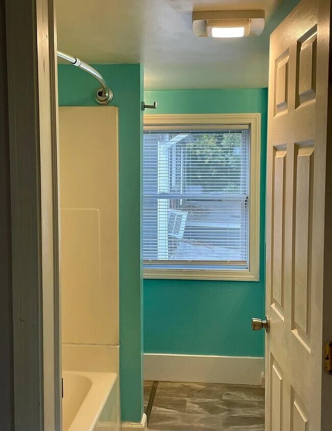 Building Photo - 71 Hickok St