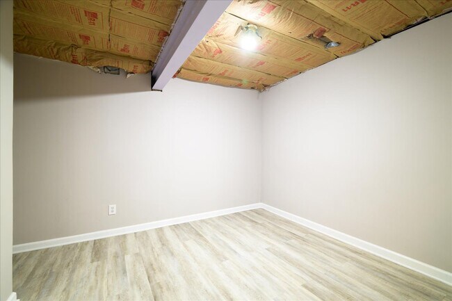 Building Photo - 38291 River Park Dr