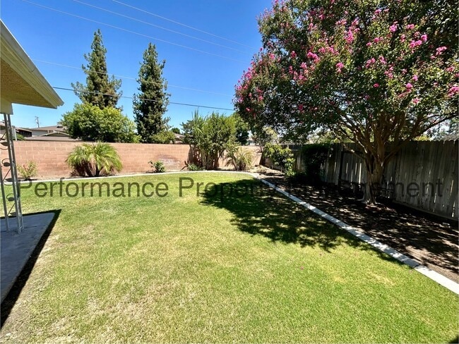 Building Photo - Beautiful 4 Bed/2 Bath 55+ Home w/ RBP & S...