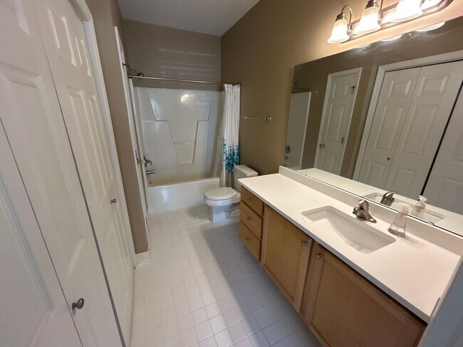 Building Photo - 1 Bedroom | 1.5 Bathroom Ground Level Rale...