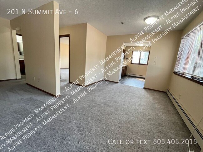 Building Photo - 201 N Summit Ave