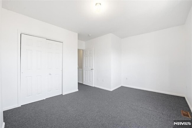 Building Photo - 44 1/2 3rd Street Unit 2