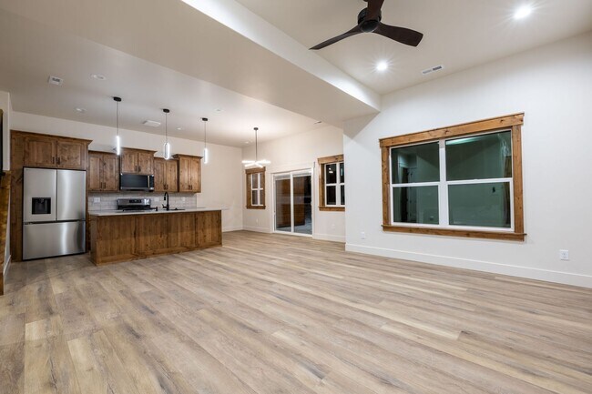 Building Photo - Beautiful Custom Townhome for Rent in Island Park- NAME YOUR LEASE TERMS