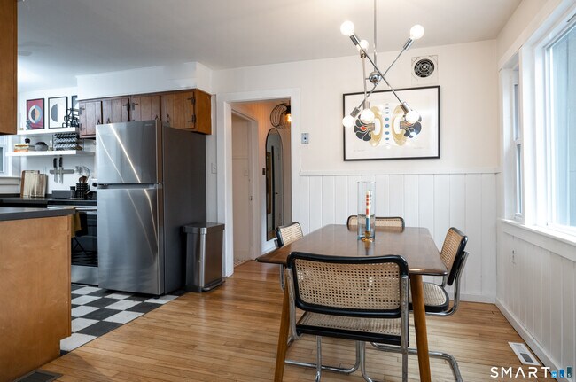 Building Photo - 474 US-7